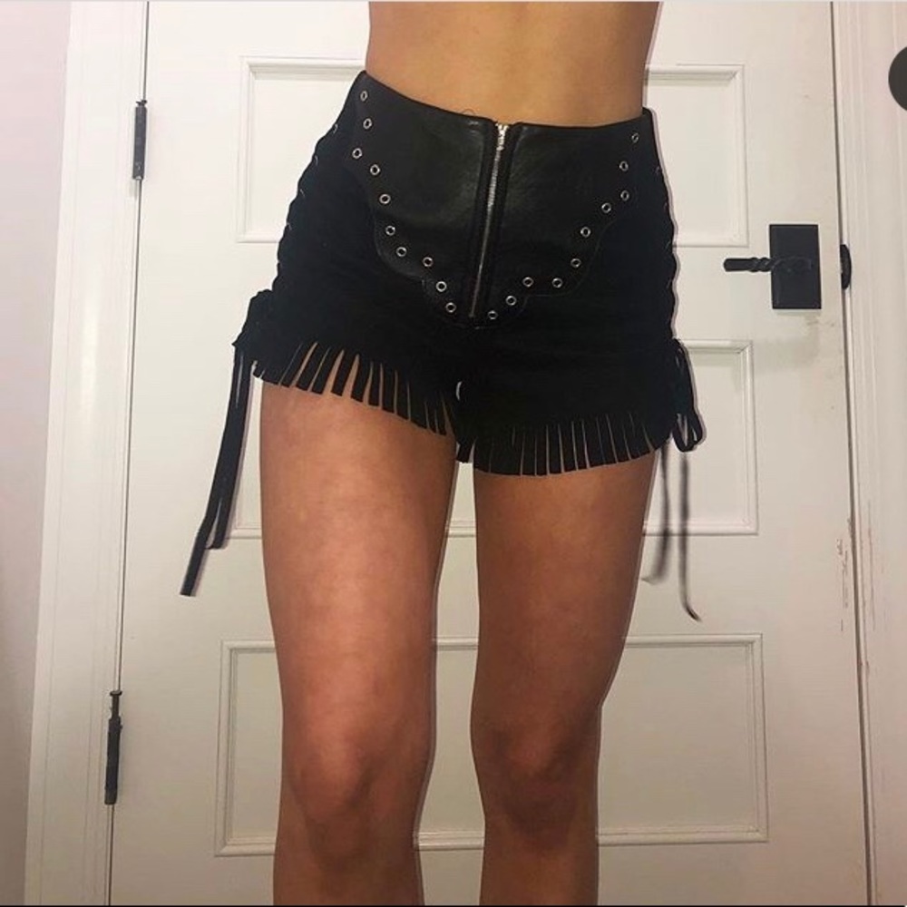 LEATHER& SUEDE FRINGE SHORTS